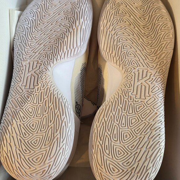 Nike Kyrie Flytrap V - Excellent Condition Size 14 Men's - Picture 10 of 13